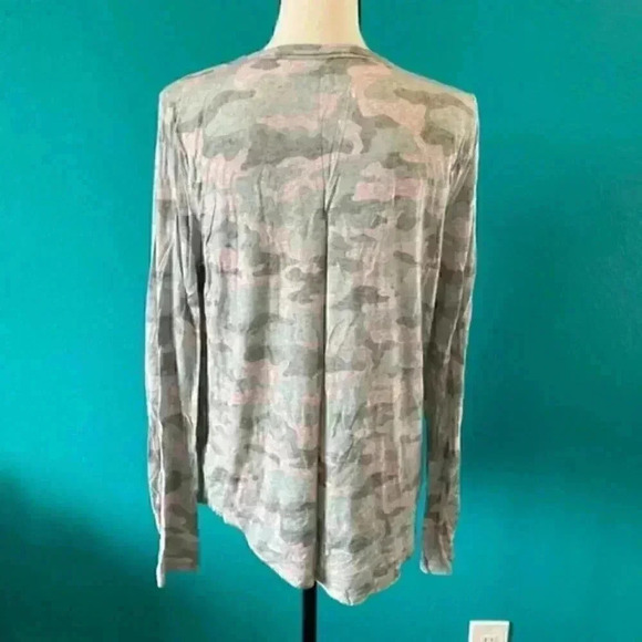 ⭐️ Mudd long sleeve shirt in size large - Picture 2 of 3